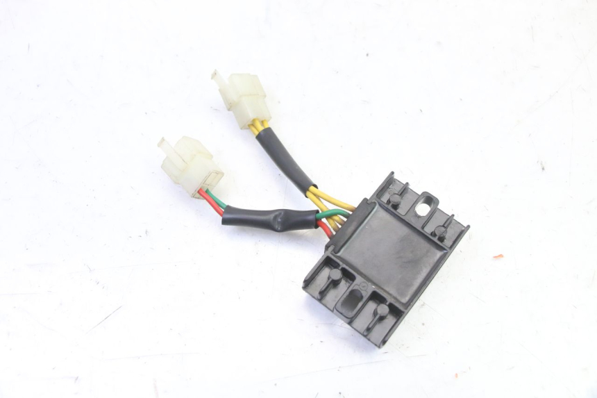 photo de REGULADOR PEUGEOT STREETZONE I 2T 50 (2018 - 2020) - Otra perspectiva