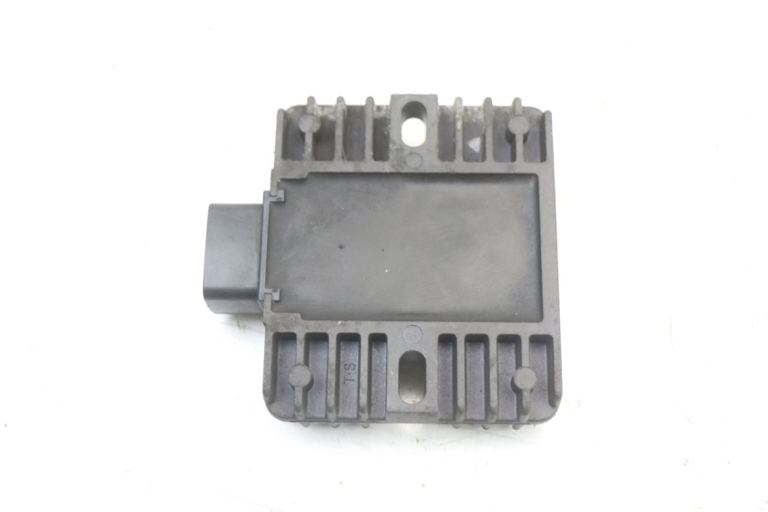 photo de REGULADOR SUZUKI BURGMAN 125 (2018 - 2021) - Primer plano técnico