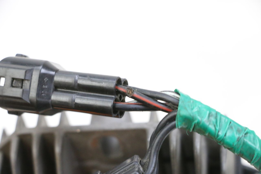 photo de REGULADOR SUZUKI SV S 650 (2003 - 2009) - Detalles de los puntos de fijación