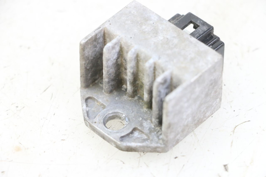 photo de REGULADOR DE CARGA SYM ORBIT 2 4T 50 (2008 - 2017) - Otra perspectiva