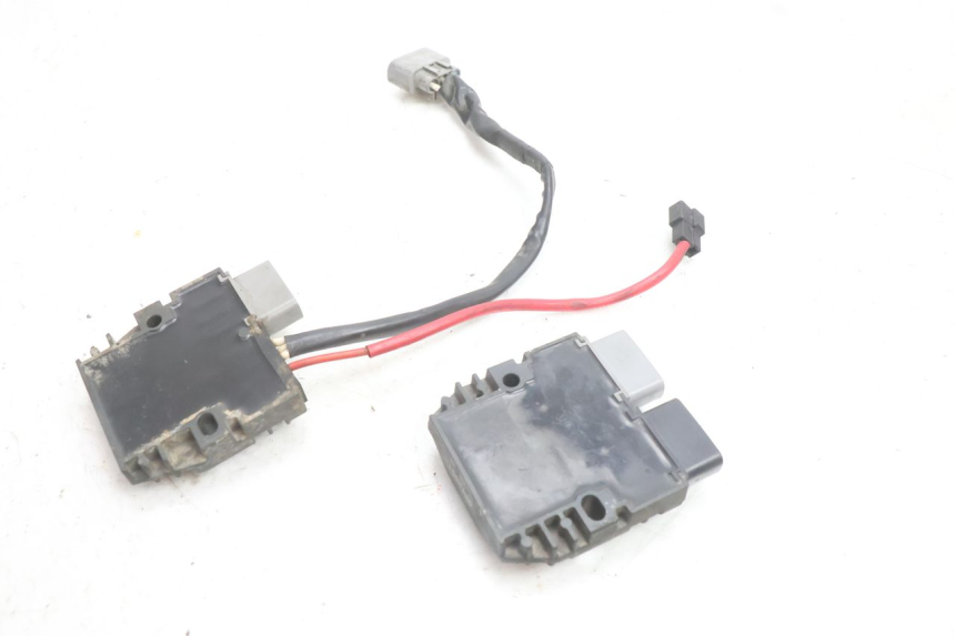 photo de REGULADOR YAMAHA TDM ABS 900 (2002 - 2014) - Detalle de la pieza