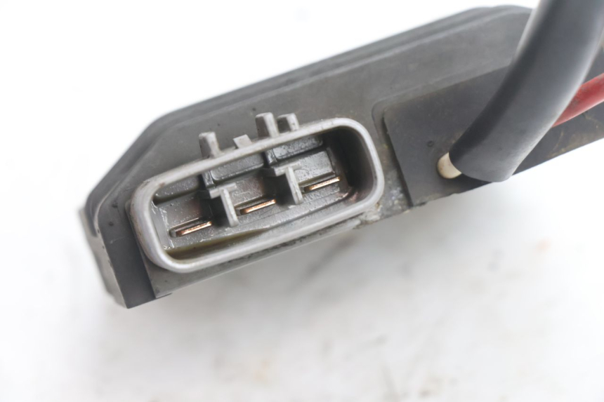 photo de REGULADOR YAMAHA TDM ABS 900 (2002 - 2014) - Primer plano técnico