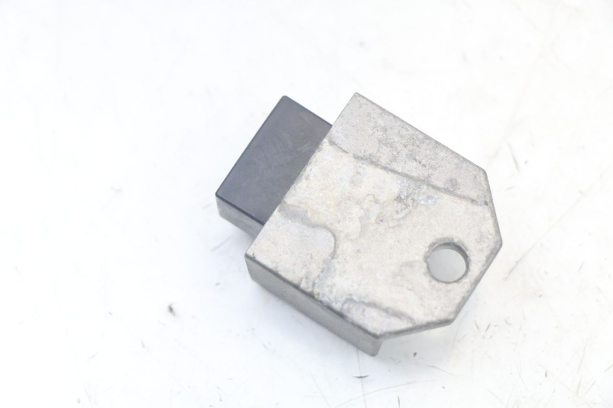 photo de REGULADOR DE CARGA PEUGEOT TKR TREKKER FURIOUS 50 (2005 - 2014) - Otra perspectiva