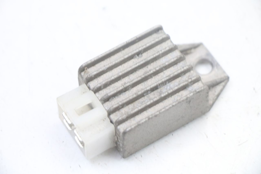 photo de REGULADOR TNT MOTOR ROMA 10' 2T 50 (2011 - 2018) - Detalle de la pieza