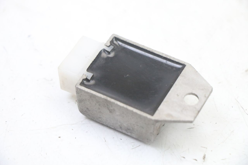 photo de REGULADOR TNT MOTOR ROMA 10' 2T 50 (2011 - 2018) - Otra perspectiva