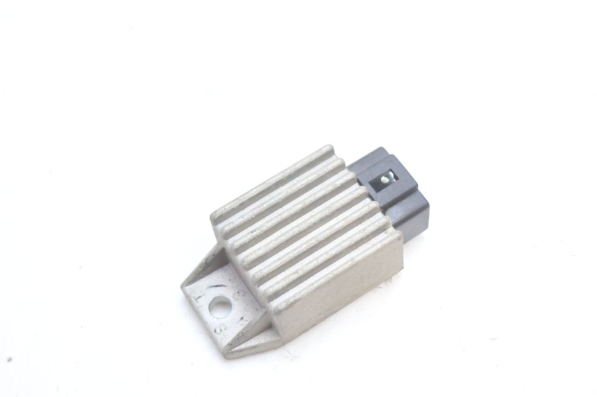 photo de REGULADOR DE CARGA PEUGEOT TREKKER 50 (1995 - 2004) - Detalle de la pieza