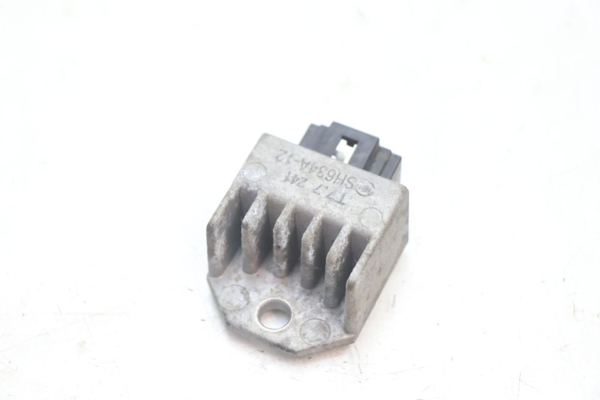 photo de REGULADOR DE CARGA PEUGEOT TREKKER 50 (1995 - 2004) - Detalle de la pieza