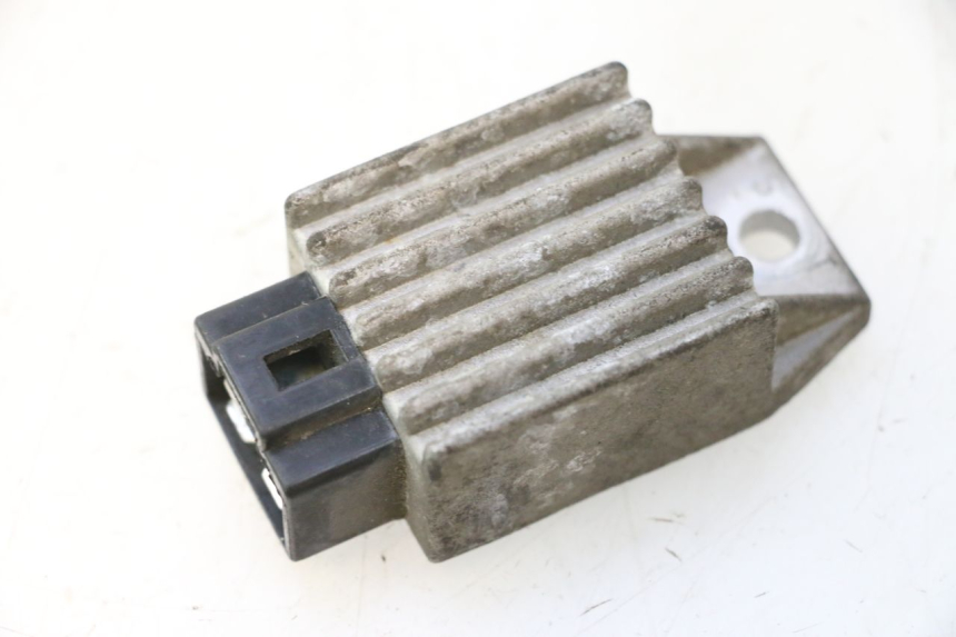 photo de REGULADOR DE CARGA PEUGEOT TREKKER 50 (1995 - 2004) - Vista principal