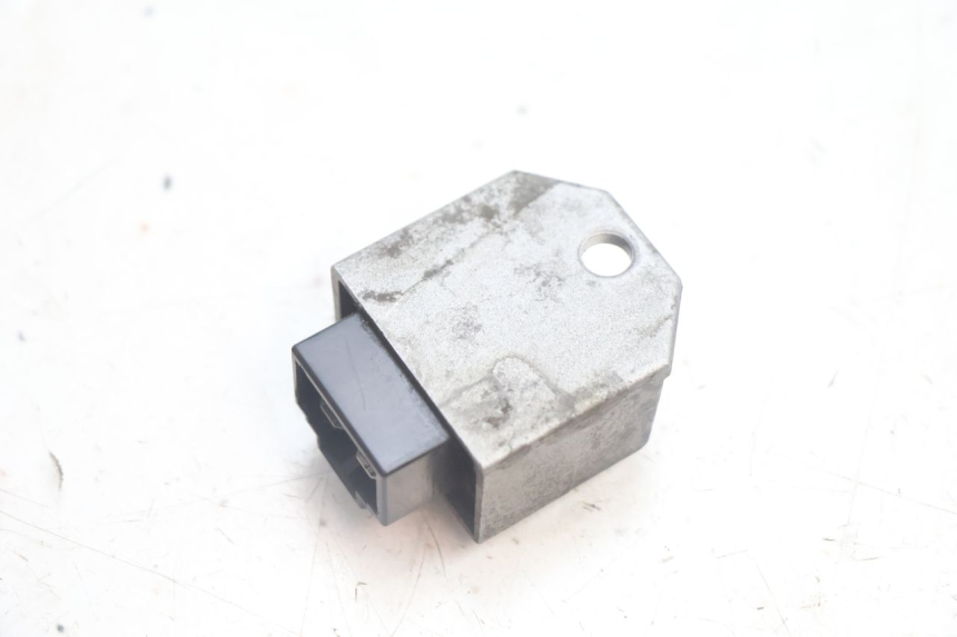 photo de REGULADOR DE CARGA PEUGEOT TREKKER 50 (1995 - 2004) - Otra perspectiva