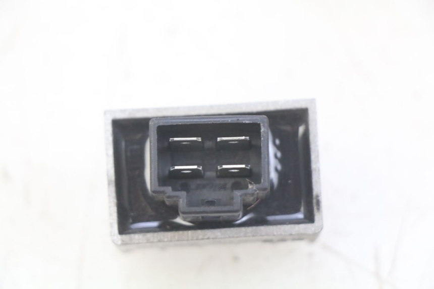 photo de REGULADOR DE CARGA PEUGEOT TWEET 4T 50 (2010 - 2014) - Zoom estado de uso