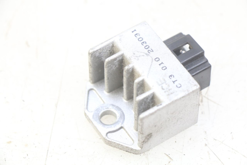 photo de REGULADOR DE CARGA PEUGEOT TWEET 4T 50 (2010 - 2014) - Otra perspectiva