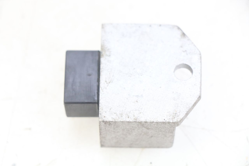 photo de REGULADOR DE CARGA PEUGEOT TWEET 4T 50 (2010 - 2014) - Detalle de la pieza