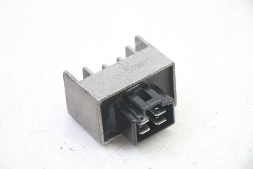 photo de REGULADOR DE CARGA PEUGEOT TWEET 4T 50 (2014 - 2019) - Detalle de la pieza