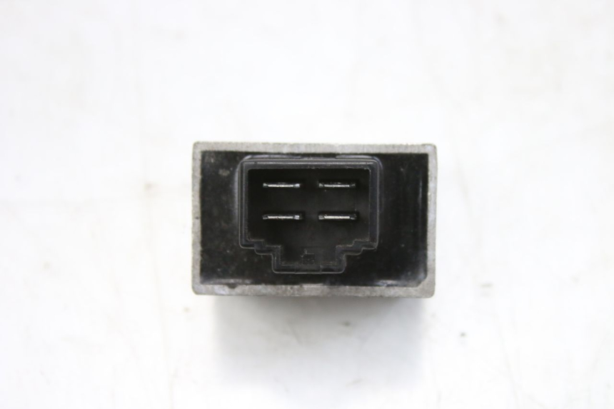 photo de REGULADOR DE CARGA PEUGEOT TWEET 125 (2010 - 2017) - Primer plano técnico