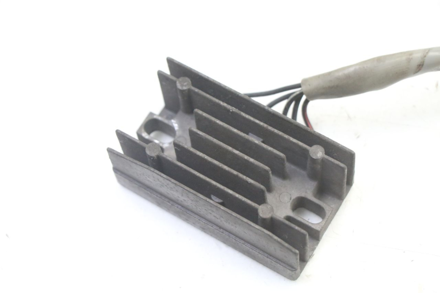 photo de REGULADOR DE CARGA SUZUKI UH BURGMAN 125 (2002 - 2006) - Detalle de la pieza