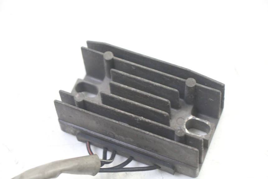 photo de REGULADOR DE CARGA SUZUKI UH BURGMAN 125 (2002 - 2006) - Otra perspectiva