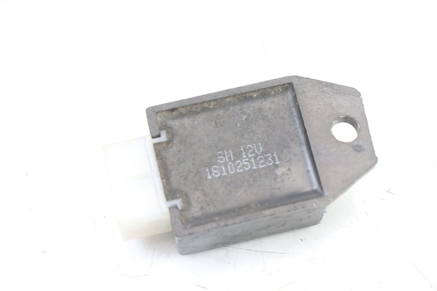 photo de REGULADOR DE CARGA UNIVERSAL BIKE ZN50QT-11B 50 (2018 - 2021) - Otra perspectiva