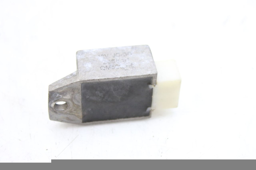 photo de REGULADOR DE CARGA PEUGEOT V-CLIC VCLIC 50 (2007 - 2013) - Primer plano técnico