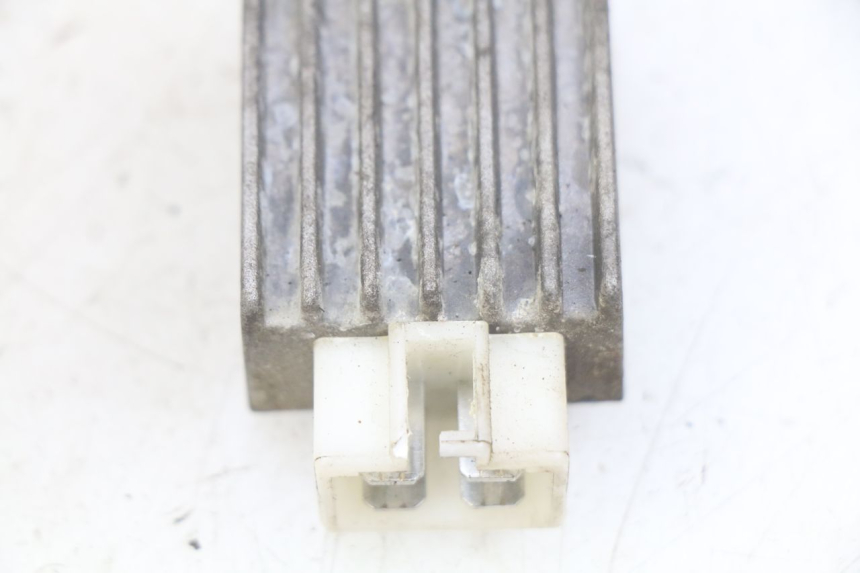 photo de REGULADOR DE CARGA PEUGEOT V-CLIC VCLIC 50 (2007 - 2013) - Primer plano técnico