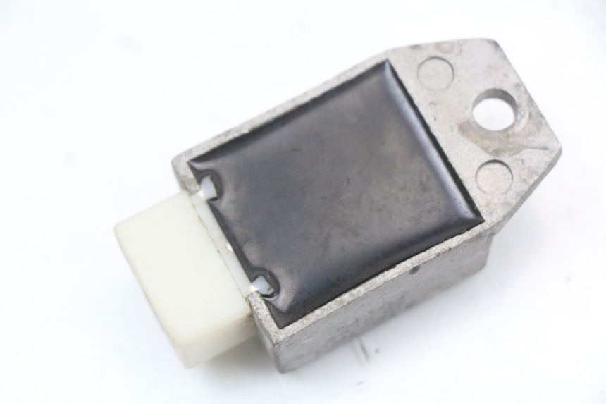 photo de REGULADOR DE CARGA PEUGEOT V-CLIC VCLIC 50 (2007 - 2013) - Otra perspectiva