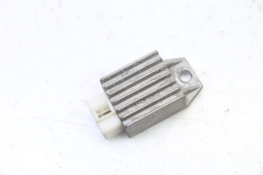 photo de REGULADOR DE CARGA PEUGEOT V-CLIC VCLIC 50 (2007 - 2013) - Detalle de la pieza