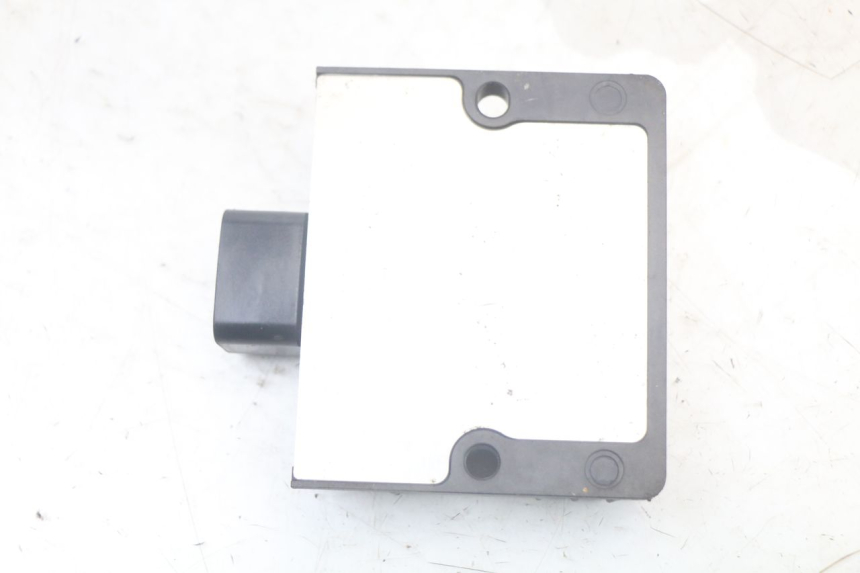 photo de REGULADOR DE CARGA KAWASAKI VERSYS ABS 650 (2015 - 2018) - Primer plano técnico