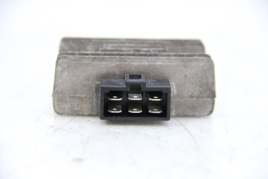 photo de REGULADOR DE CARGA PIAGGIO VESPA GRANTURISMO 125 (2003 - 2007) - Detalle de la pieza