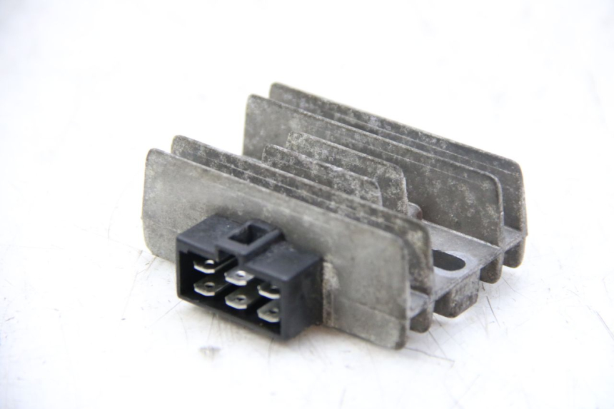 photo de REGULADOR DE CARGA PIAGGIO VESPA GRANTURISMO 125 (2003 - 2007) - Otra perspectiva