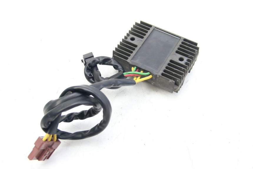 photo de REGULADOR DE CARGA PIAGGIO VESPA GTS SUPER IE 125 (2009 - 2016) - Detalle de la pieza