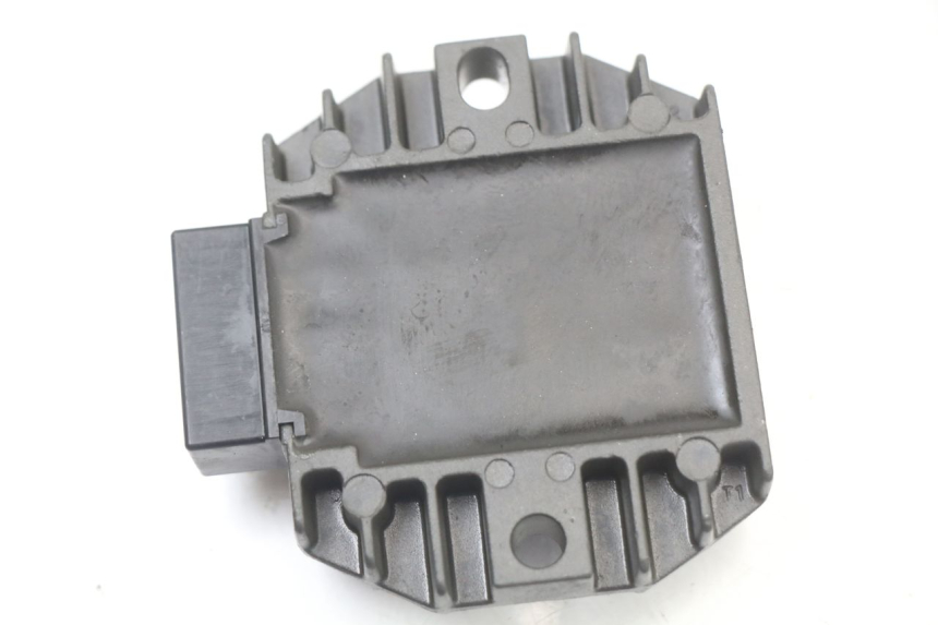 photo de REGULADOR DE CARGA PIAGGIO VESPA LX 125 (2005 - 2010) - Otra perspectiva