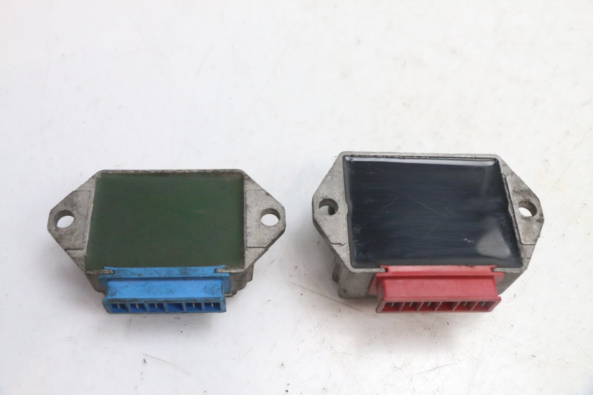 photo de REGULADOR PIAGGIO VESPA PK FL 2T 50 (1990 - 1996) - Primer plano técnico
