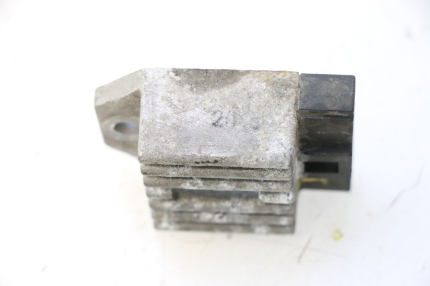 photo de REGULADOR DE CARGA PIAGGIO VESPA PRIMAVERA 2T 50 (2013 - 2018) - Primer plano técnico