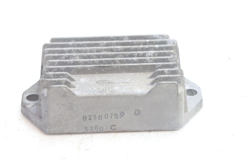 photo de REGULADOR DE CARGA PIAGGIO VESPA S 2T 50 (2007 - 2014) - Primer plano técnico