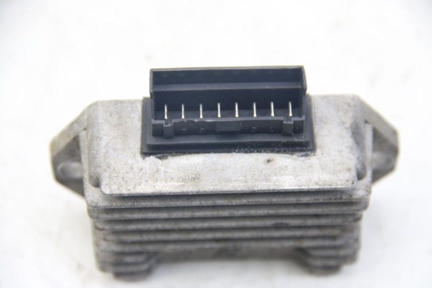 photo de REGULADOR DE CARGA PIAGGIO VESPA SPRINT 2T 50 (2014 - 2018) - Detalles de los puntos de fijación