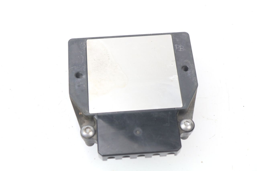 photo de REGULADOR HONDA VFR F 1200 (2010 - 2015) - Primer plano técnico