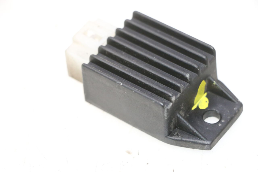 photo de REGULADOR DE CARGA PEUGEOT VIVACITY NEW 2T 50 (2008 - 2017) - Primer plano técnico