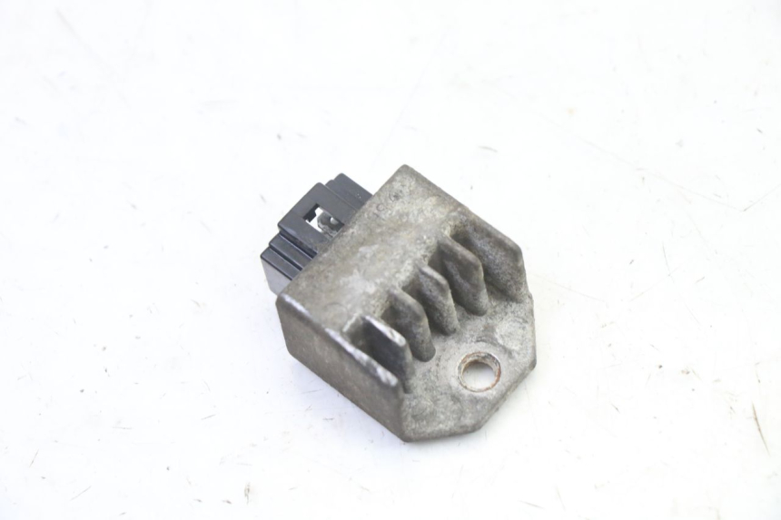 photo de REGULADOR DE CARGA PEUGEOT VIVACITY 50 (2004 - 2009) - Detalle de la pieza