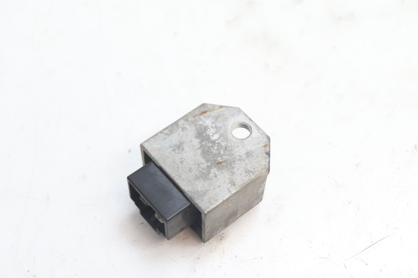 photo de REGULADOR DE CARGA PEUGEOT VIVACITY 50 (1998 - 2003) - Otra perspectiva