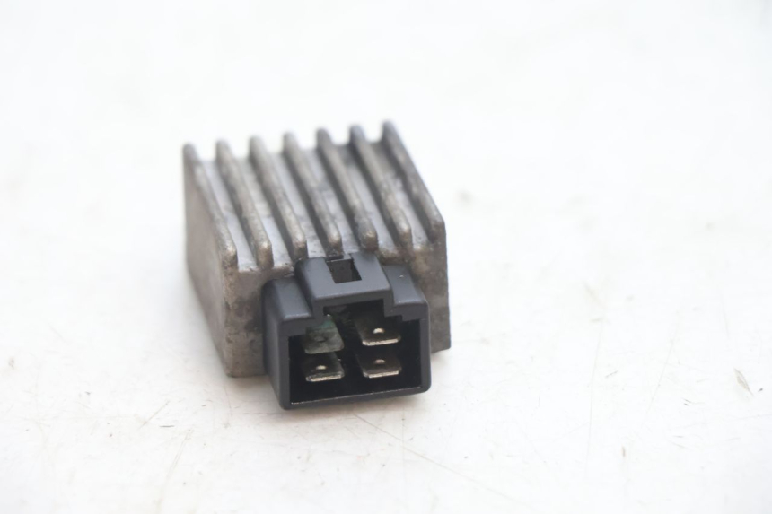 photo de REGULADOR DE CARGA PEUGEOT VIVACITY 50 (1998 - 2003) - Zoom estado de uso