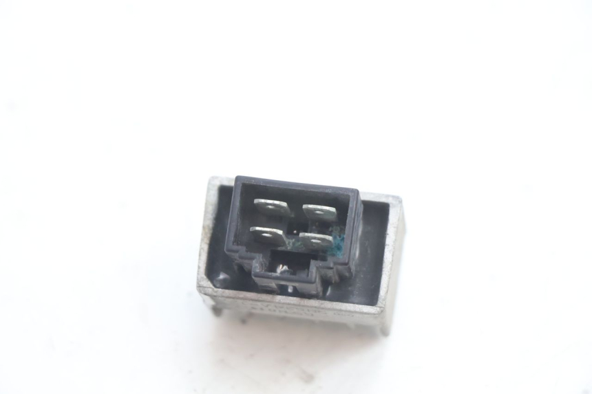 photo de REGULADOR DE CARGA PEUGEOT VIVACITY 50 (2004 - 2009) - Zoom estado de uso