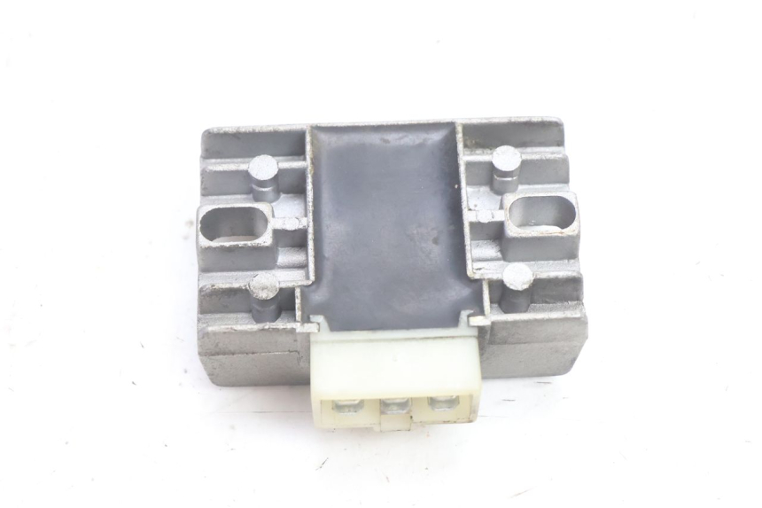 photo de REGULADOR DAELIM VJ ROADWIN 125 (2004 - 2007) - Primer plano técnico
