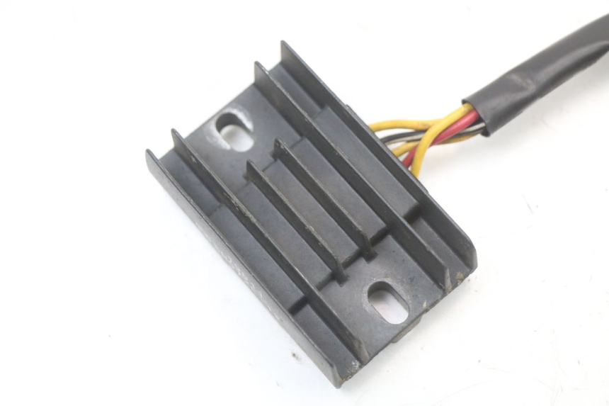 photo de REGULADOR DE CARGA SUZUKI VL INTRUDER 125 (2004 - 2007) - Detalle de la pieza