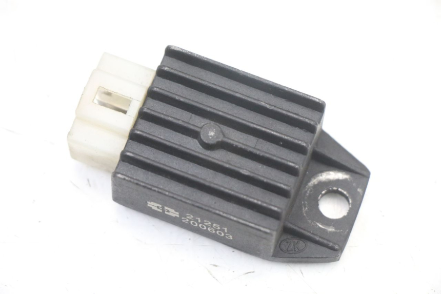 photo de REGULADOR DE CARGA VONROAD YIBEN 125 (2006 - 2010) - Detalle de la pieza