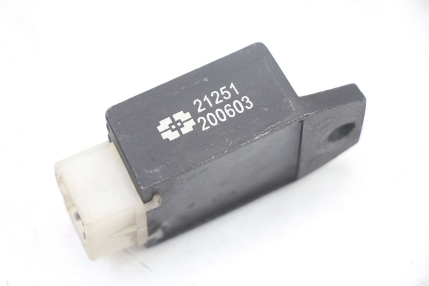 photo de REGULADOR DE CARGA VONROAD YIBEN 125 (2006 - 2010) - Zoom estado de uso