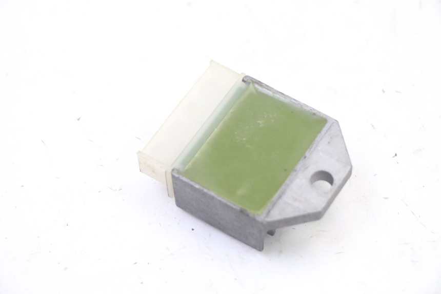 photo de REGULADOR YAMAHA WHY 50 (1998 - 2000) - Otra perspectiva