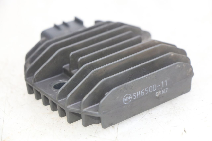 photo de REGULADOR DE CARGA YAMAHA X-MAX XMAX 250 (2006 - 2009) - Primer plano técnico