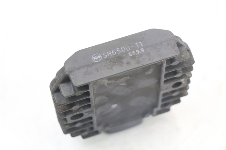 photo de REGULADOR DE CARGA YAMAHA X-MAX XMAX 250 (2006 - 2009) - Otra perspectiva