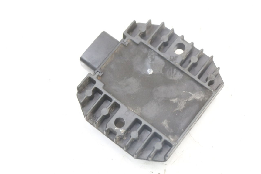 photo de REGULADOR DE CARGA YAMAHA X-MAX XMAX 250 (2006 - 2009) - Primer plano técnico