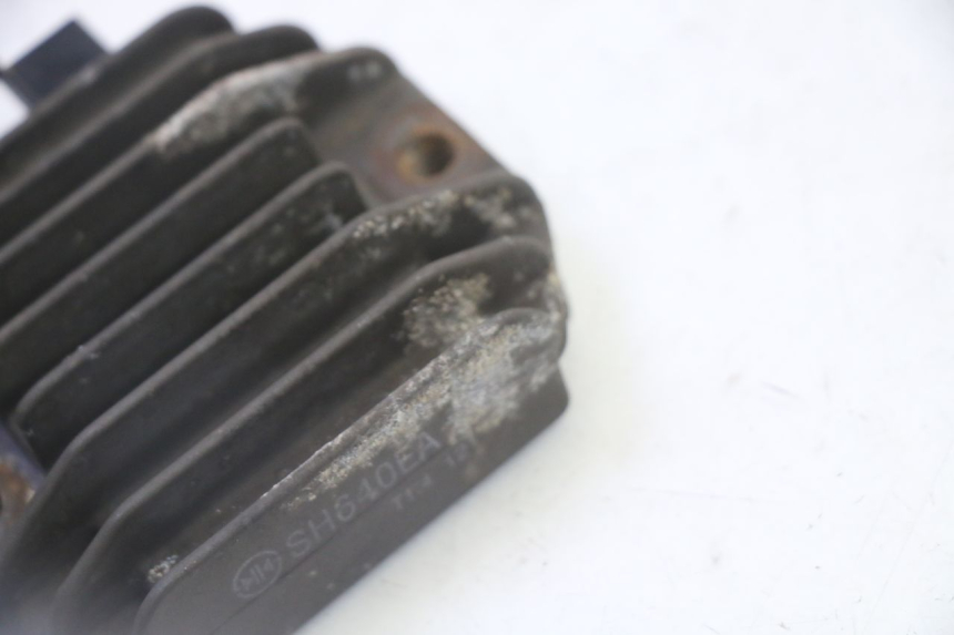 photo de REGULADOR DE CARGA YAMAHA X-MAX XMAX 125 (2010 - 2013) - Otra perspectiva