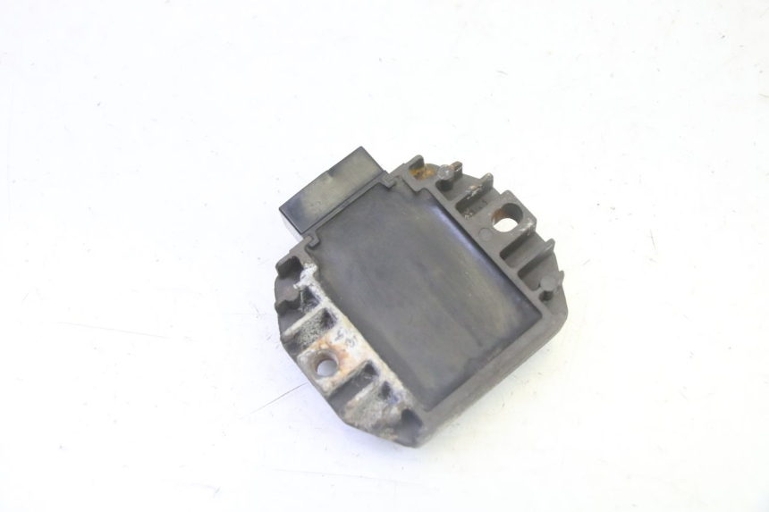 photo de REGULADOR DE CARGA YAMAHA X-MAX XMAX 125 (2010 - 2013) - Primer plano técnico